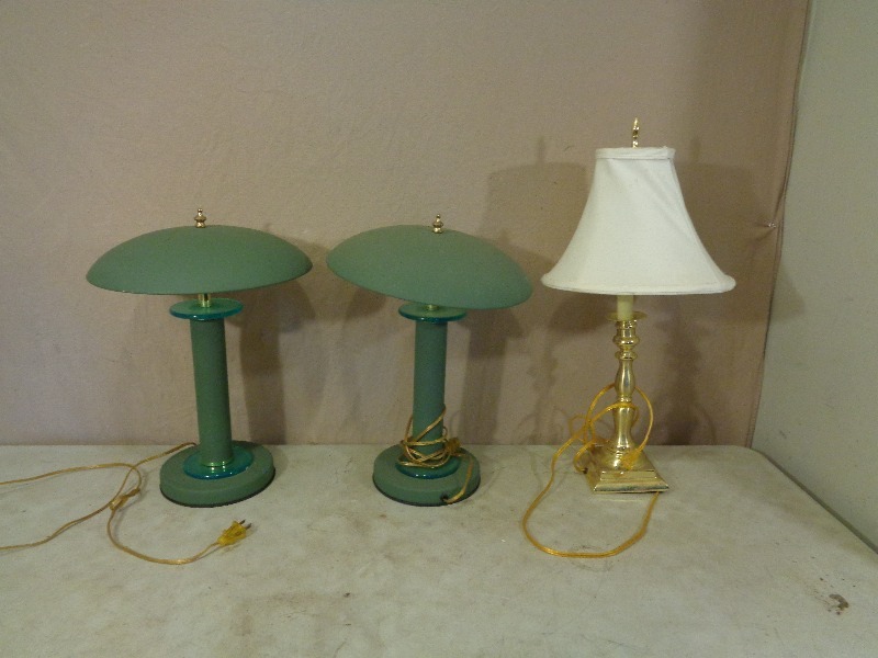 lot 220 image: 3 Lamps