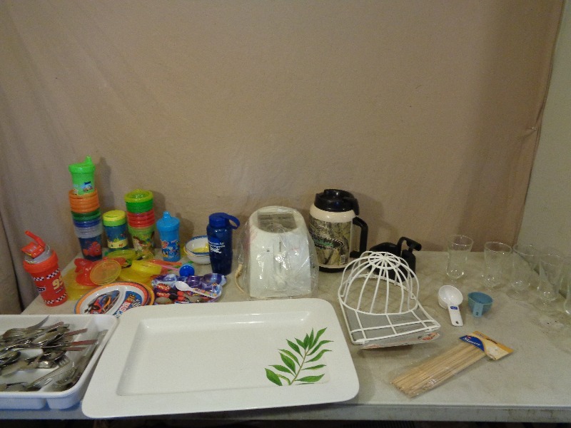 lot 230 image: Kitchen Items