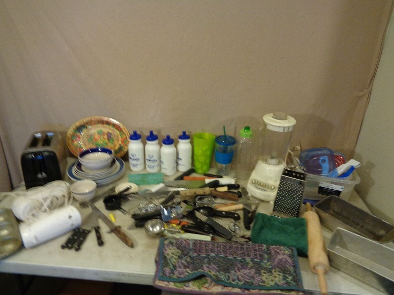 lot 232 image: Kitchen Items