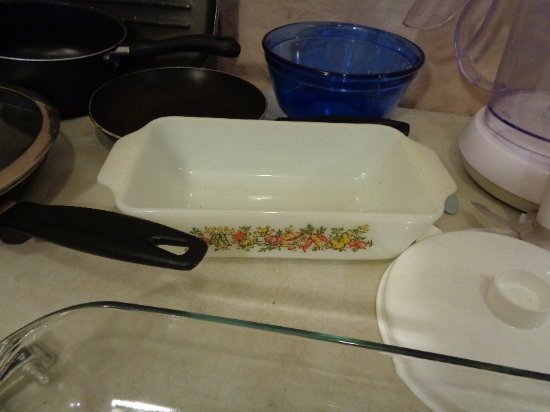 lot 233 image: Vintage Anchor Hocking White Pan, Pans, and More