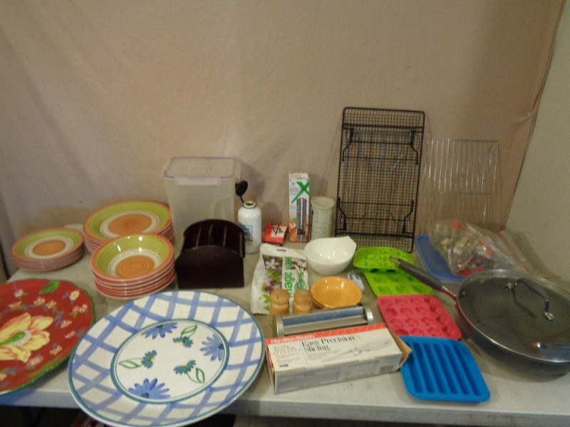 lot 248 image: Kitchen Items