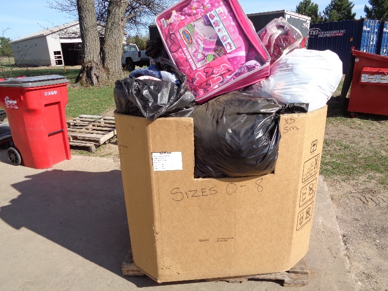 lot 41 image: Large Pallet Full of Blankets  Linens  Sheets, etc