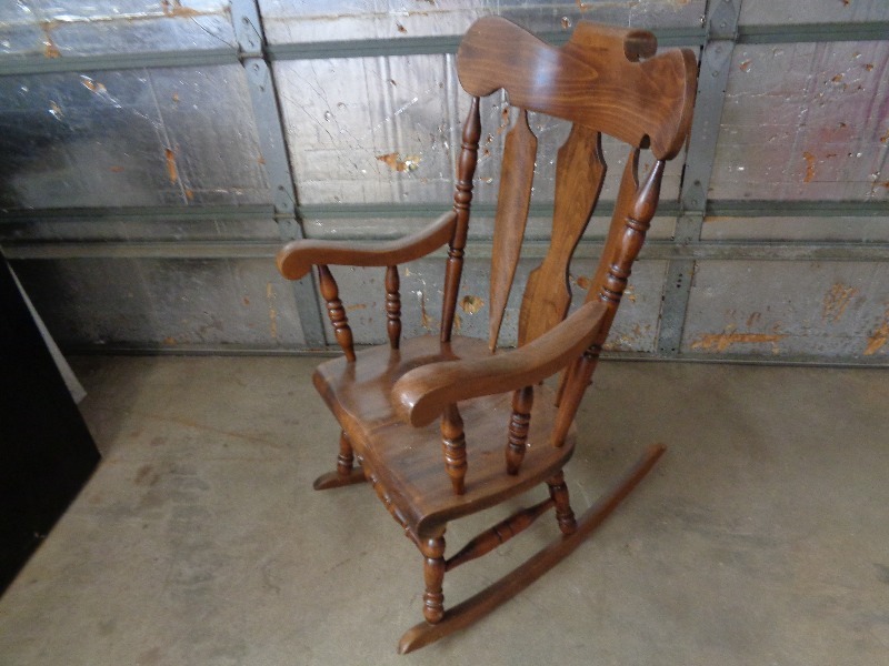 lot 34 image: Rocking Chair