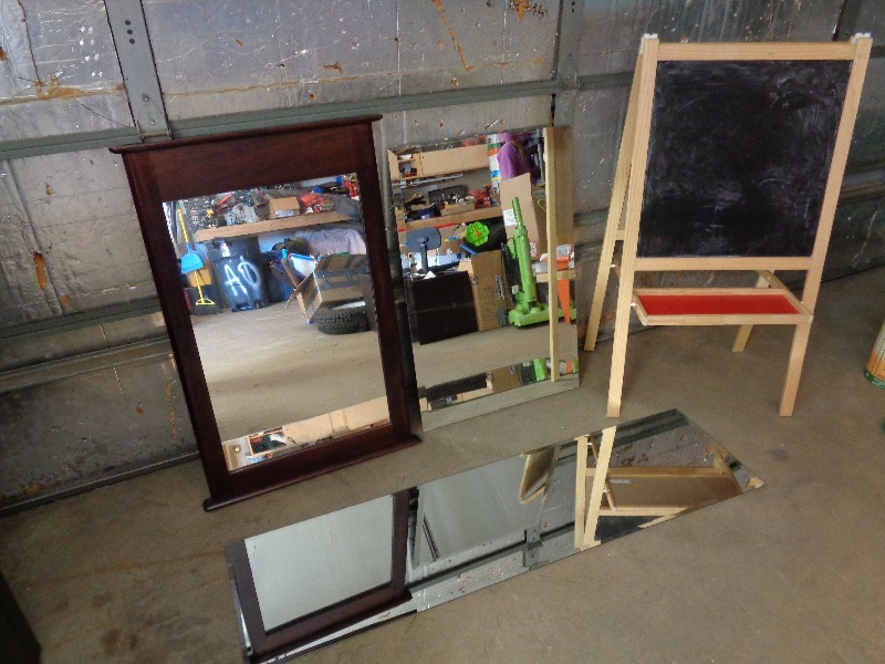lot 255 image: 3 Mirrors and Easel