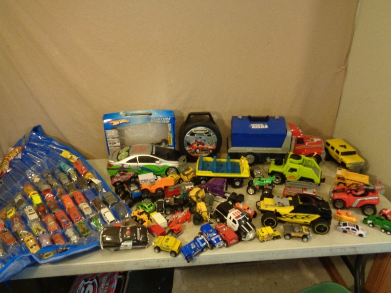 lot 256 image: Toy Vehicles