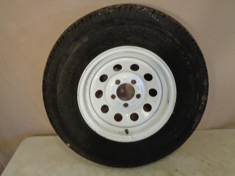 lot 39 image: 20575R14 Trailer Tire and Wheel