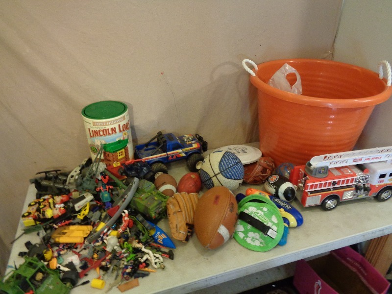 lot 259 image: Kids Toys