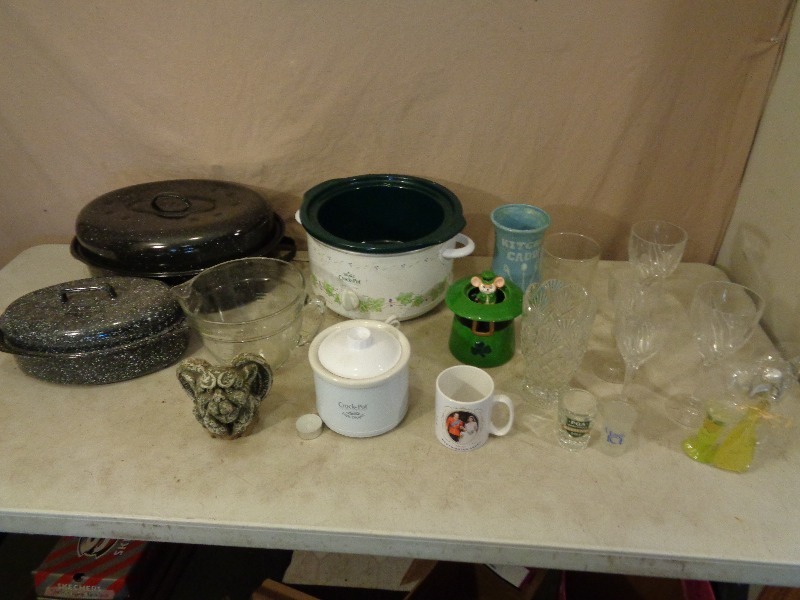 lot 261 image: 2 Roaster Pans and More