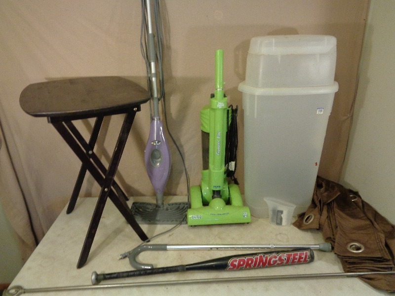 lot 264 image: Vacuum and Household Items
