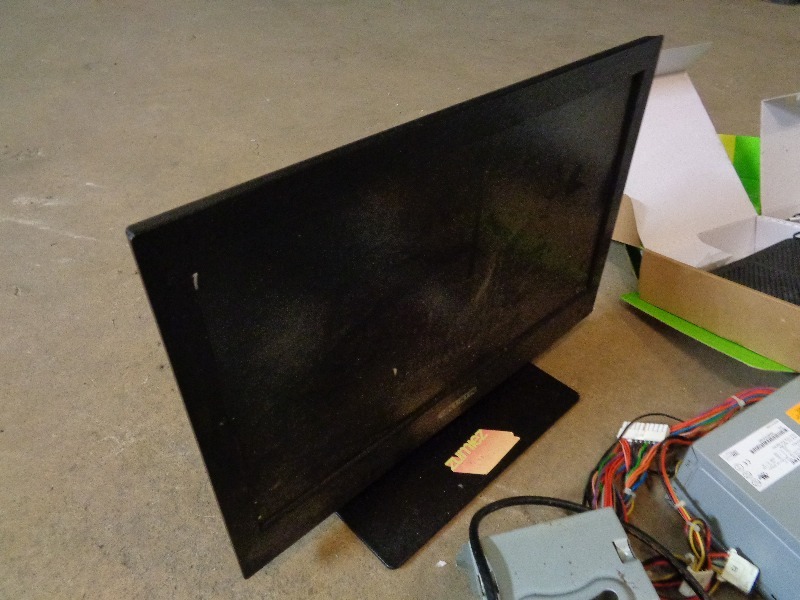 lot 185 image: Assorted Electronics and Cords