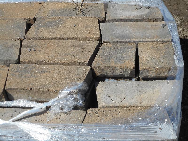 (1) Pallet Of 3.5 Thick Non-Tumbled Wall Block