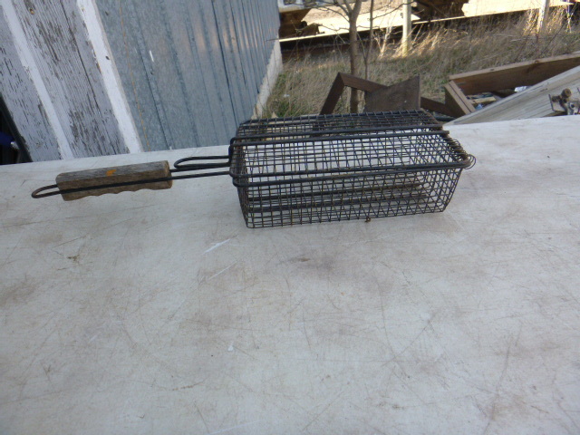 lot 11 image: Camp Cook Basket