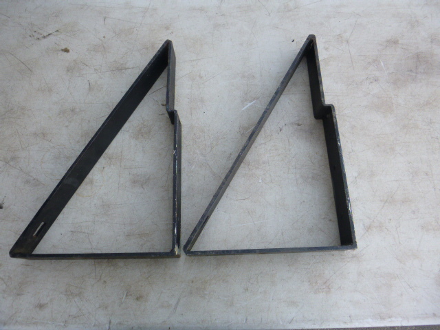 lot 15 image: 2 Heavy Duty Shelf Brackets