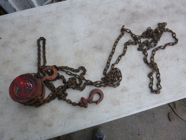 lot 20 image: Chain Hoist