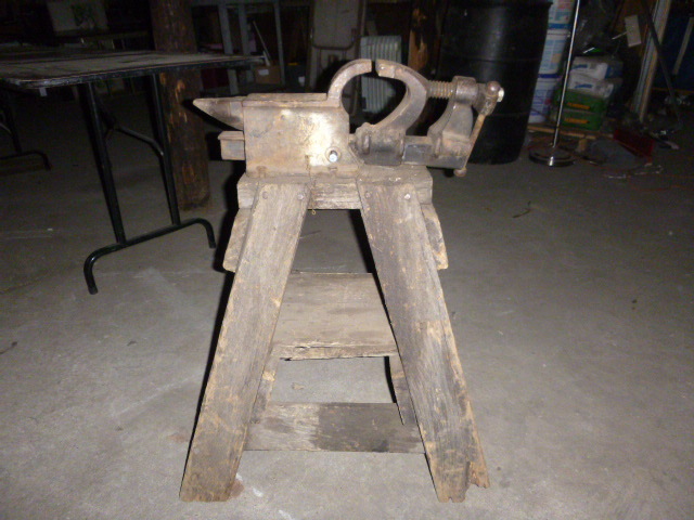 lot 25 image: 3 12 Heavy Duty Vise