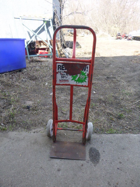 lot 26 image: 2 Wheel Dolly