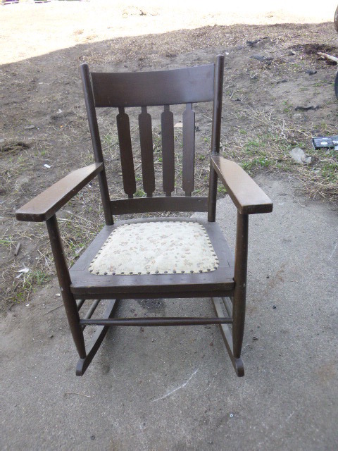 lot 27 image: Vintage Rocking Chair