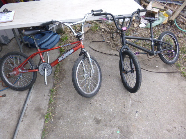 lot 30 image: 2 Childs Bicycles