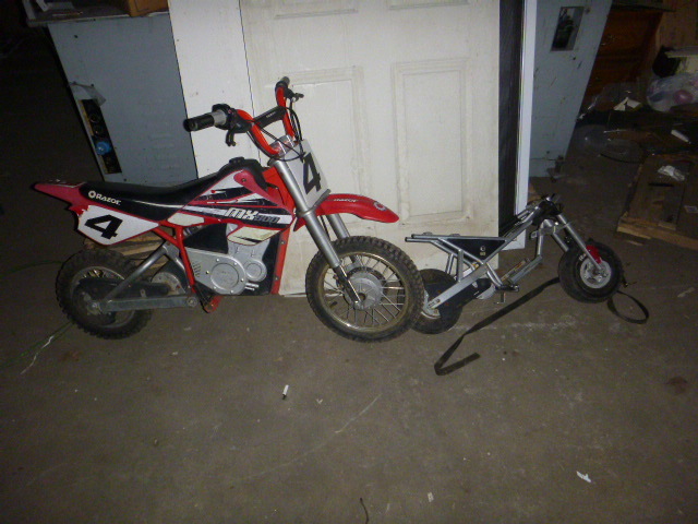 lot 34 image: 2 Razor Dirt Bikes
