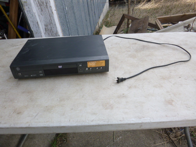 lot 39 image: GE DVD Player