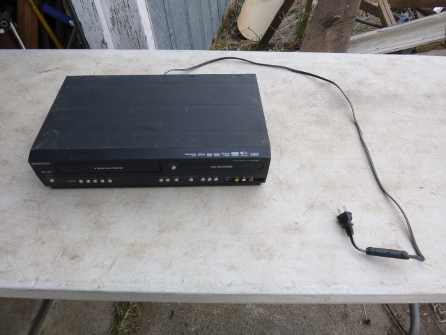 lot 42 image: Magnavox VHS TapeDVD Player