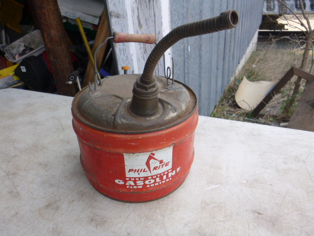 lot 43 image: Vintage Phil-Rite Metal Gas Can