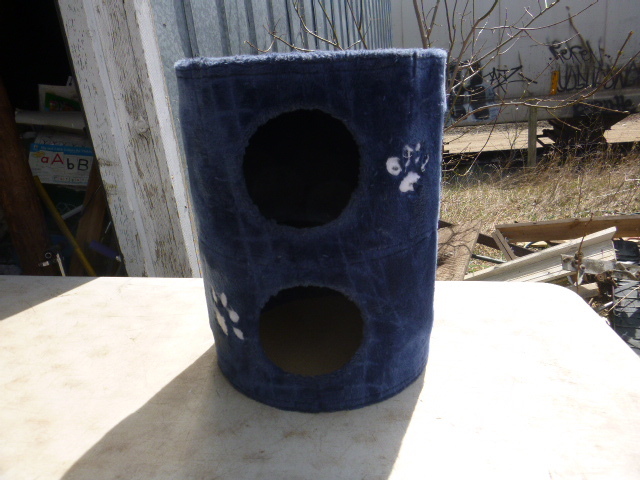 lot 53 image: Cat House