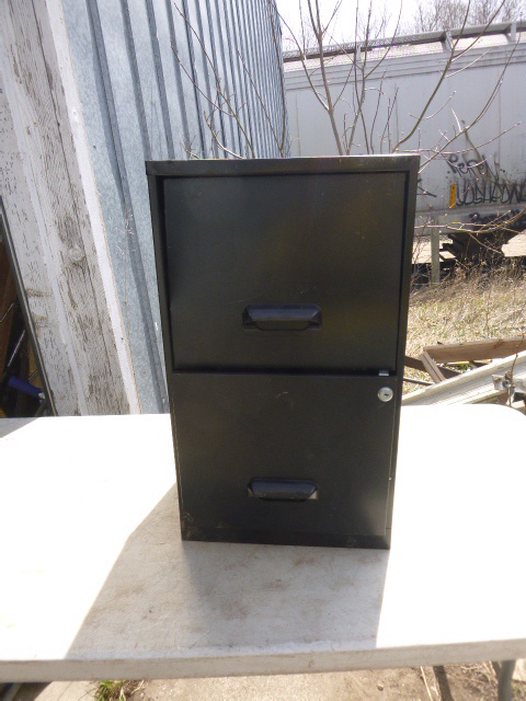 lot 54 image: 2 Drawer File Cabinet