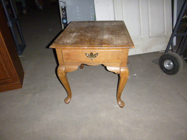 lot 57 image: End Table