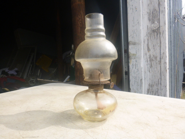 lot 71 image: Vintage Oil Lamp
