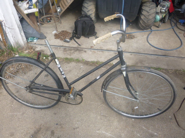 lot 78 image: Vintage Huffy Bicycle