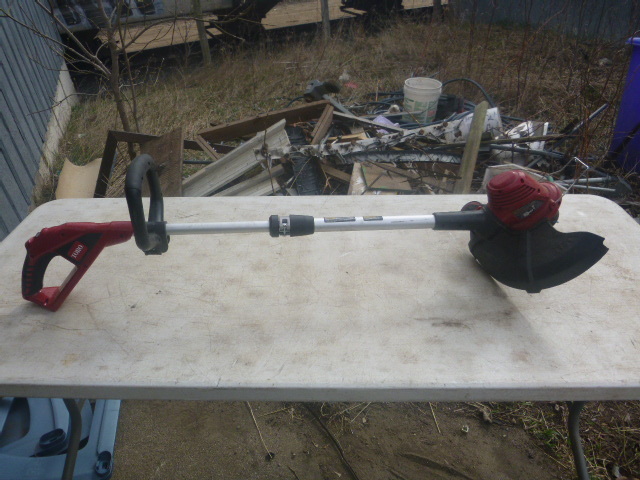 lot 79 image: Toro Yard Trimmer