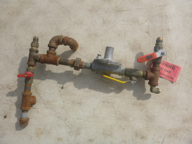 lot 81 image: Gas Valves with Regulator