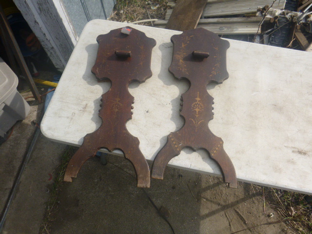 lot 83 image: Vintage Decorative Table Legs