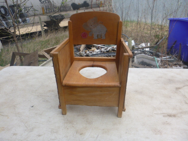 lot 87 image: Vintage Potty Chair