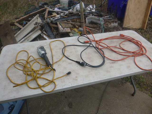 lot 92 image: 2 Extension Cords