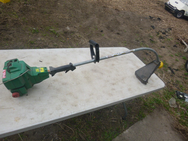 lot 100 image: Weed Eater Yard Trimmer
