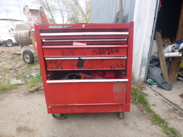 lot 107 image: Stack-On Tool Chest