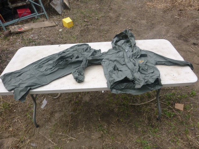 lot 114 image: Stearns Rain Suit
