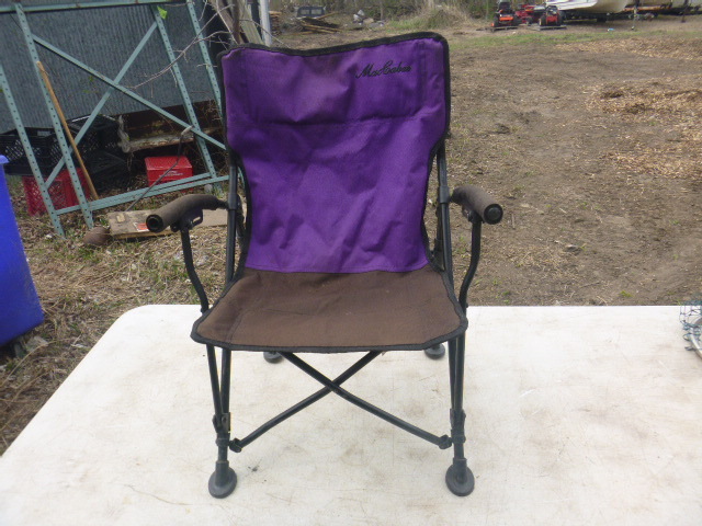 lot 118 image: Childs Fold-Up Chair