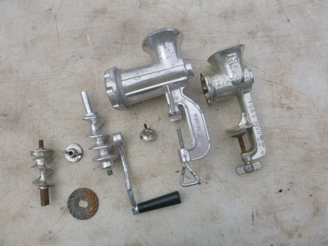 lot 121 image: 2 Grinders