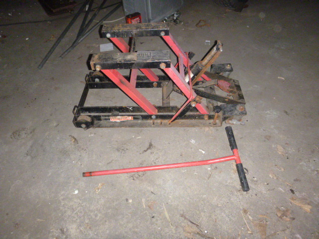 lot 144 image: Craftsman ATV Lift