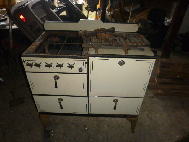 lot 146 image: Vintage Vesta Gas Range