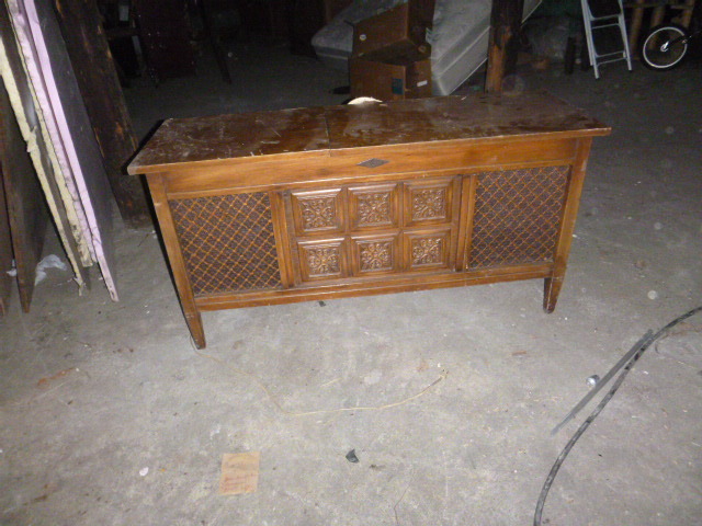 lot 150 image: Vintage Philco Hi-Fi