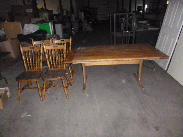 lot 151 image: Dining Room Table with 4 Chairs