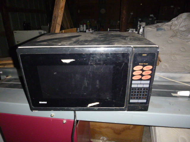 lot 158 image: Kenmore Microwave