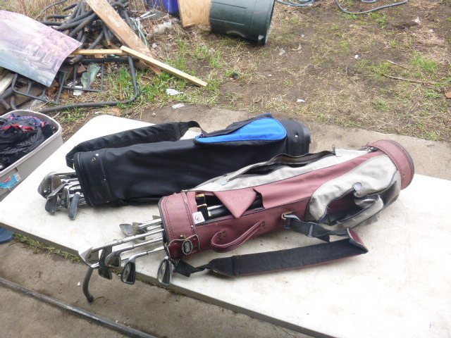 lot 167 image: 2 Golf Bags with Clubs