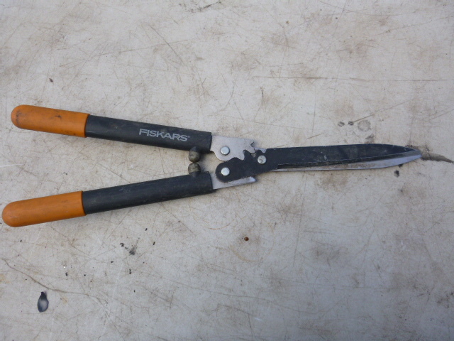 lot 186 image: Fiskars Hedge Trimmer