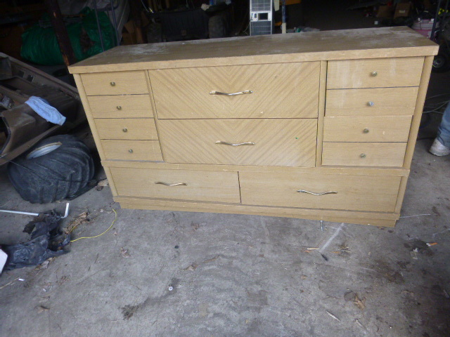 lot 189 image: Dresser