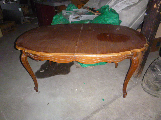 lot 194 image: Dining Room Table